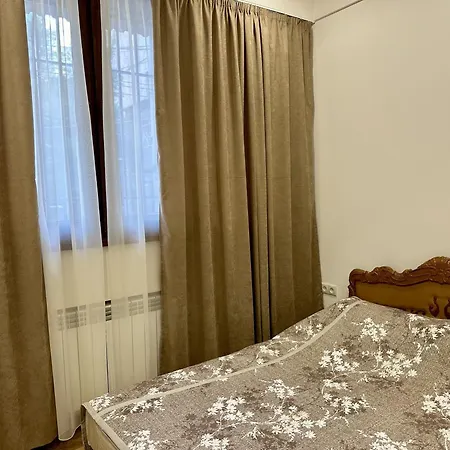 Newly-Renovated Comfortable Apartment Next To Metro Station Yerevan Exterior photo